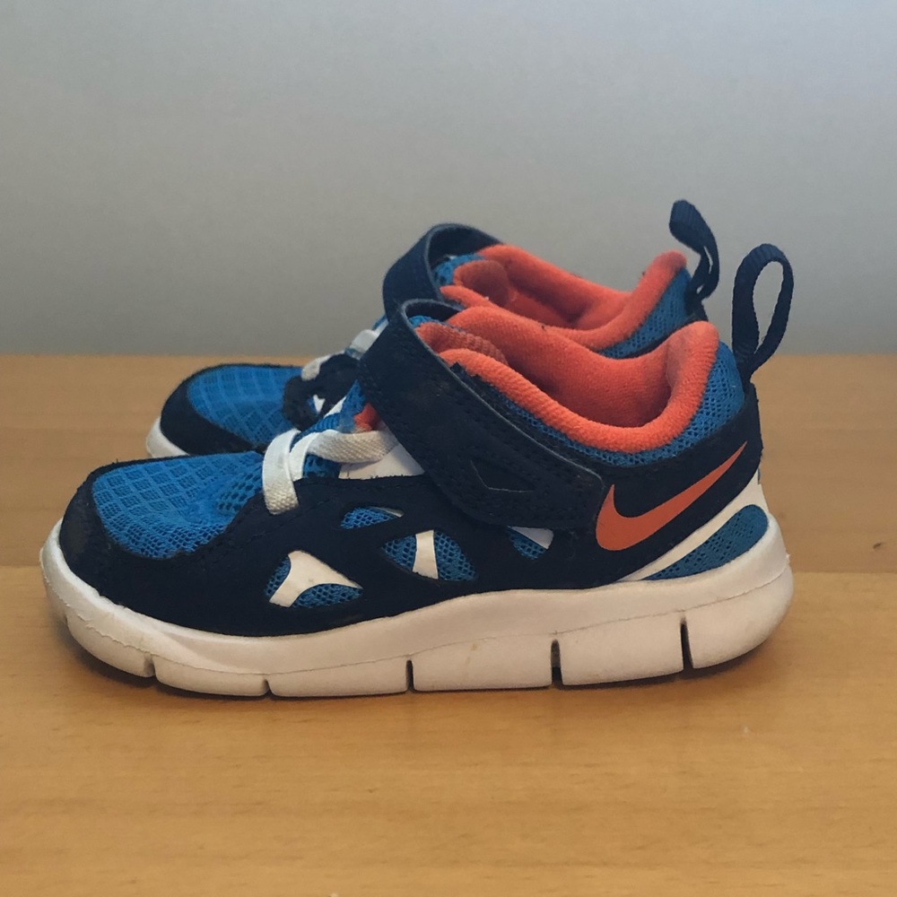 Nike free blue & orange toddler boys size 7 sneakers.